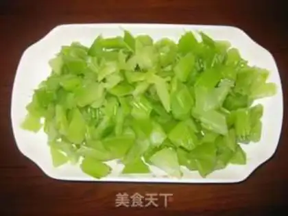 Make stir-fried cashew nuts with celery step 4