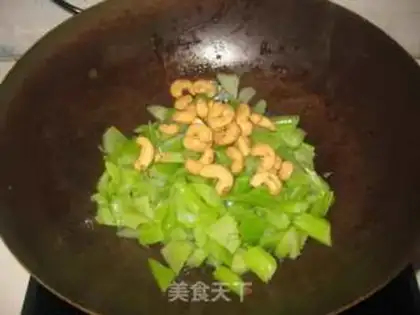 Make stir-fried cashew nuts with celery step 6