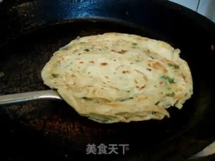 Make Crispy and chopped green onion cake step 24
