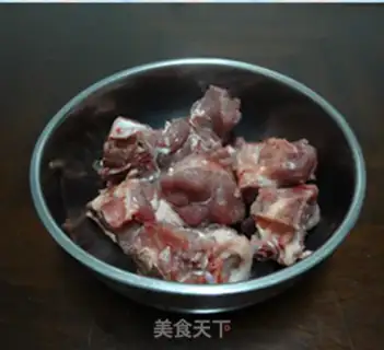 Make Stewed with white gourd and pork bones with jade pillars step 0
