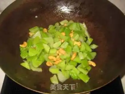 Make stir-fried cashew nuts with celery step 7