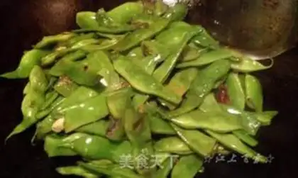 Make Home-cooked braised beans step 1