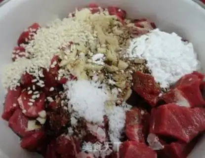 Make Cumin black pepper toothpick beef step 2