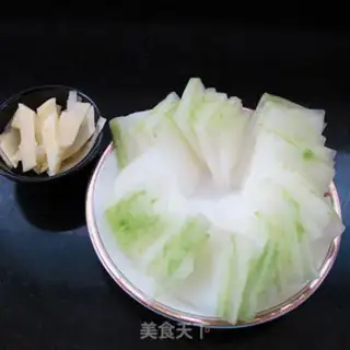 Make Tuckahoe and white gourd duck soup step 1
