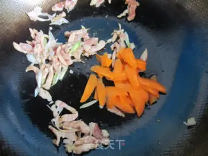 Make Fried noodles with green vegetables and shredded pork step 6