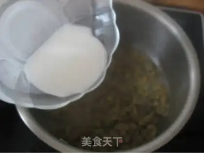 Make meringue grape pie step 5