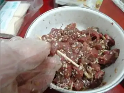 Make Cumin black pepper toothpick beef step 5