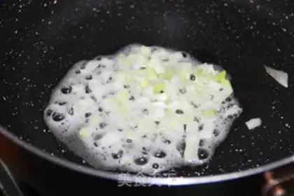 Make Japanese omelet rice step 2