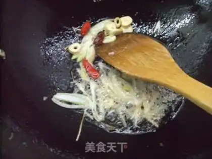 Make stir-fried rice noodles with bacon and mixed vegetables step 6