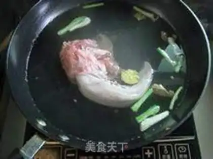 Make Marinated pork tongue step 1