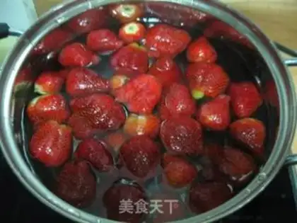 Make Strawberry soup step 1