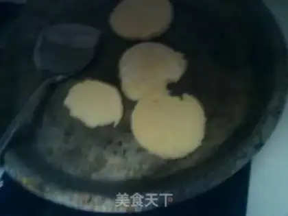 Make Fried steamed buns with eggs step 3