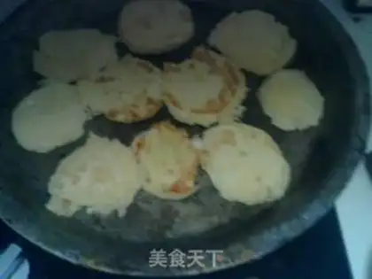 Make Fried steamed buns with eggs step 4
