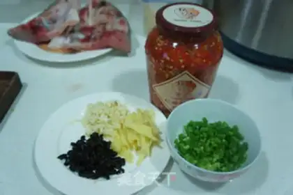 Make chopped pepper fish head step 1