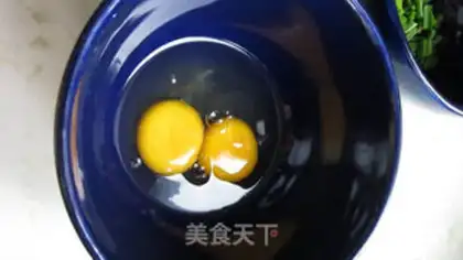 Make Scrambled eggs with peach kernels and wild onions step 2