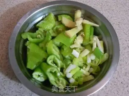 Make Scrambled eggs with tomato and cucumber step 2