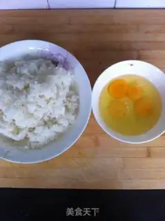 Make egg fried rice step 1