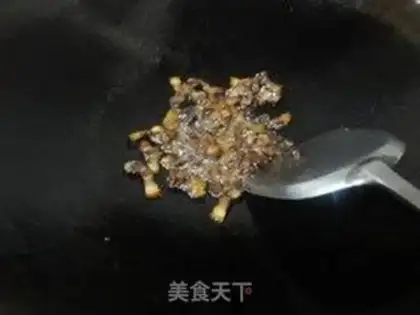 Make stir-fried bacon with garlic step 2