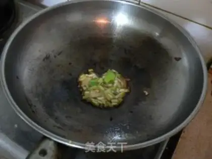Make Scrambled eggs with tomato and cucumber step 4