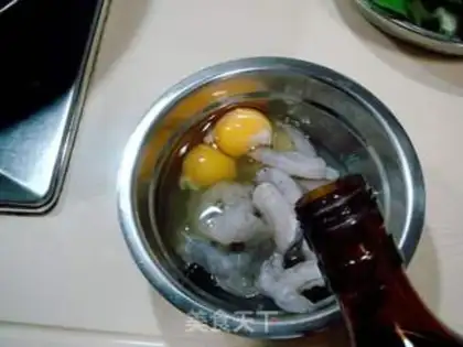Make stir-fried fungus with shrimp with eggs step 0