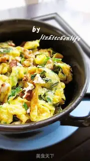 Make Scrambled eggs with peach kernels and wild onions step 9