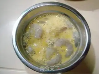 Make stir-fried fungus with shrimp with eggs step 1