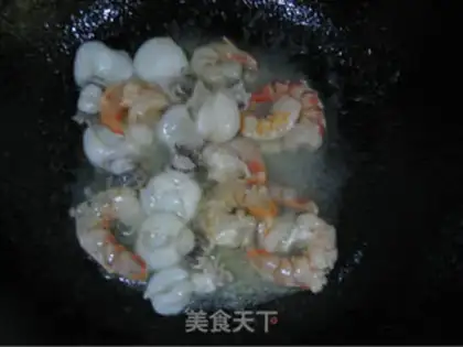Make Fried rice with three delicacies step 2