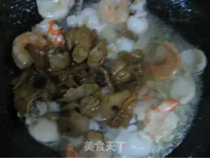 Make Fried rice with three delicacies step 3