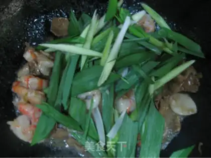 Make Fried rice with three delicacies step 4