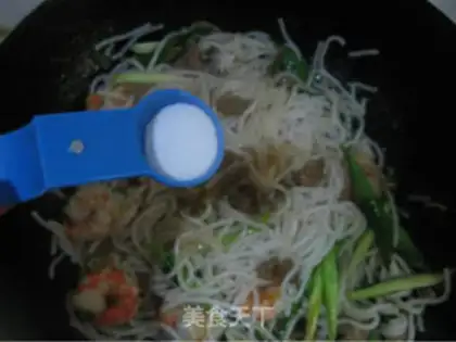 Make Fried rice with three delicacies step 6