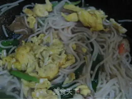 Make Fried rice with three delicacies step 7