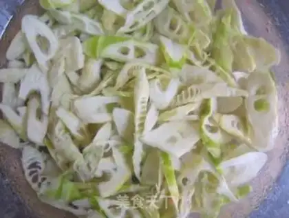 Make Bamboo shoots chicken soup step 2