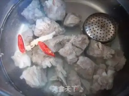 Make Stewed pork ribs soup step 1