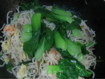 Make Fried rice with three delicacies step 8