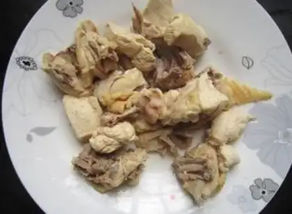 Make Bamboo shoots chicken soup step 4