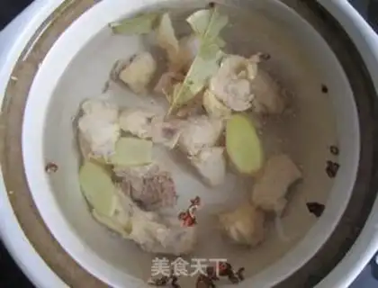 Make Bamboo shoots chicken soup step 5