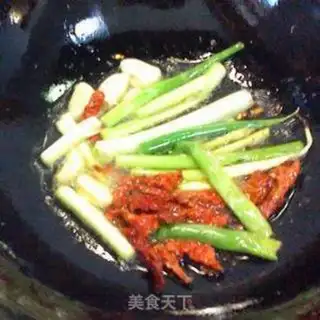 Make Roasted pork bones with dried bamboo shoots step 0
