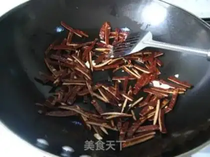 Make Hui tea dried green pepper shredded pork step 5