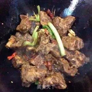 Make Roasted pork bones with dried bamboo shoots step 1