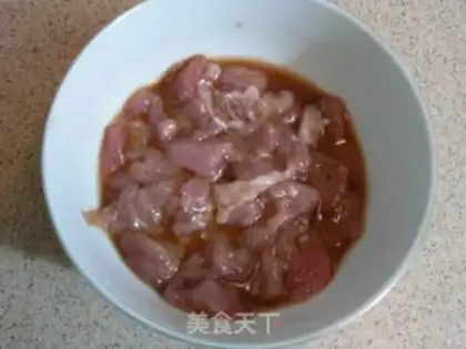 Make Fried potatoes with sliced pork slices with green pepper step 0