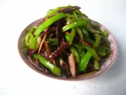 Make Hui tea dried green pepper shredded pork step 11