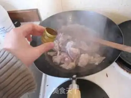 Make Braised chicken with tea tree mushroom step 6