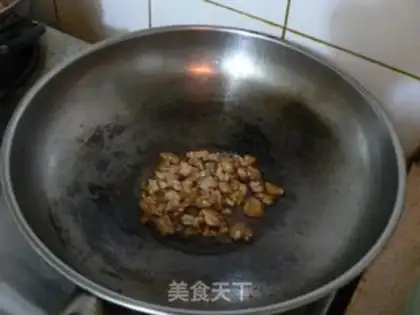 Make Fried potatoes with sliced pork slices with green pepper step 4
