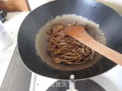 Make Braised chicken with tea tree mushroom step 9