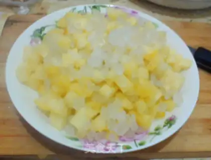 Make Pineapple glutinous rice porridge step 1