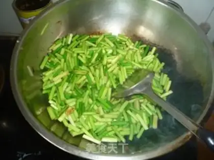 Make Scrambled eggs with garlic sprouts step 3
