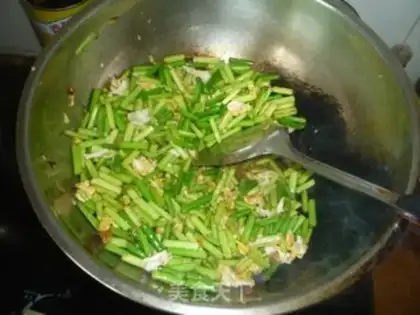 Make Scrambled eggs with garlic sprouts step 4