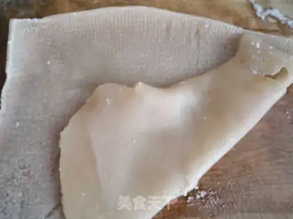 Make Red yeast paste meat roll step 1