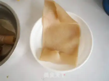 Make Red yeast paste meat roll step 2