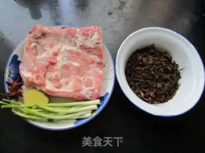 Make braised pork with dried plum vegetables step 0